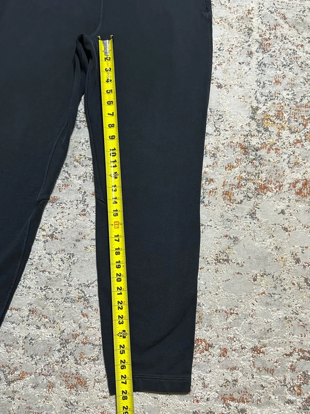 LULULEMON free to roam black joggers size 12